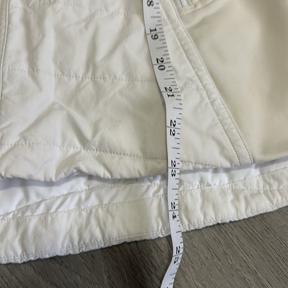 Lululemon White vest with zip pockets and removable hood - Picture 9 of 10
